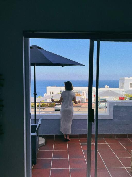 Couples Cove: Luxe Getaway W/ Jetted Bath & Views Apartment *