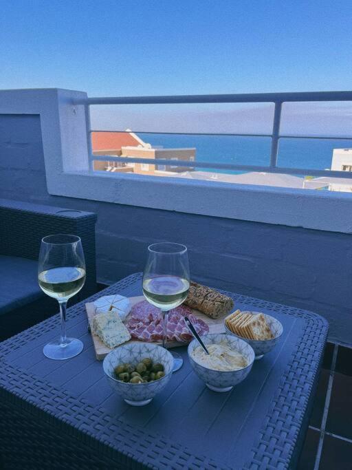 Couples Cove: Luxe Getaway W/ Jetted Bath & Views Apartment Cape Town
